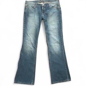 VINTAGE GUESS Y2K Light Wash, Low Rise, Flare Jeans. Size 31”